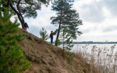 Gdzie leży Słowiński Park Narodowy i czym wyróżnia się to miejsce?