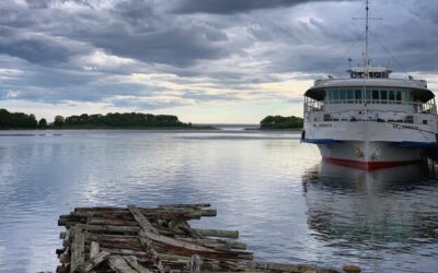 Ile płynie statek z Gdyni na Hel i od czego zależy czas rejsu?