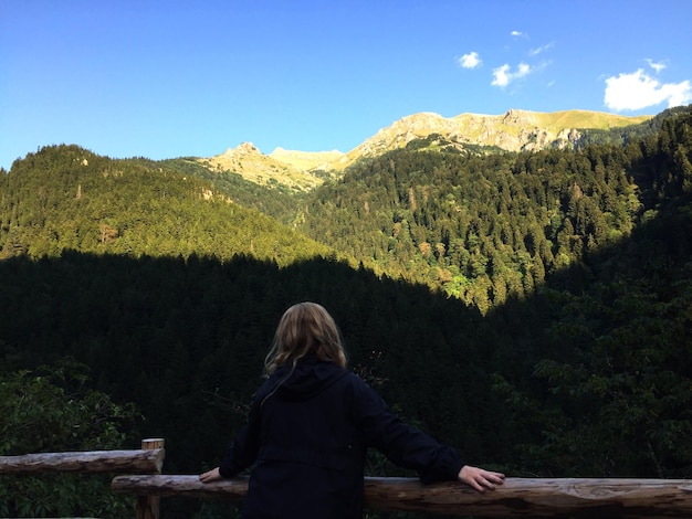 Jakie góry są w Krynicy-Zdroju i czym przyciągają miłośników wędrówek?