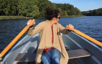 Co zabrać ze sobą na łódkę, by zadbać o wygodę i bezpieczeństwo?