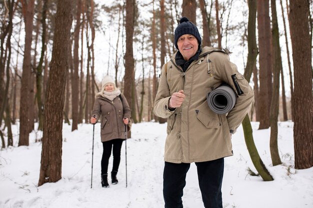 Gdzie na spacer w górach zimą, żeby poczuć magię krajobrazu?